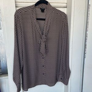 Ann Taylor Geometric print flowey blouse